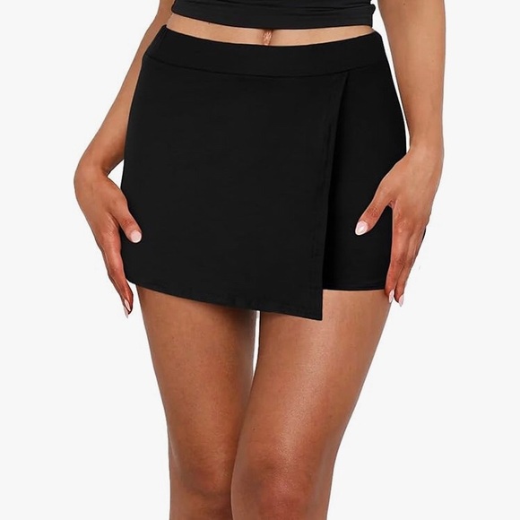Women’s Black Mini Skirt Skorts Mid-Waisted Front Split Bodycon Large - Picture 1 of 2
